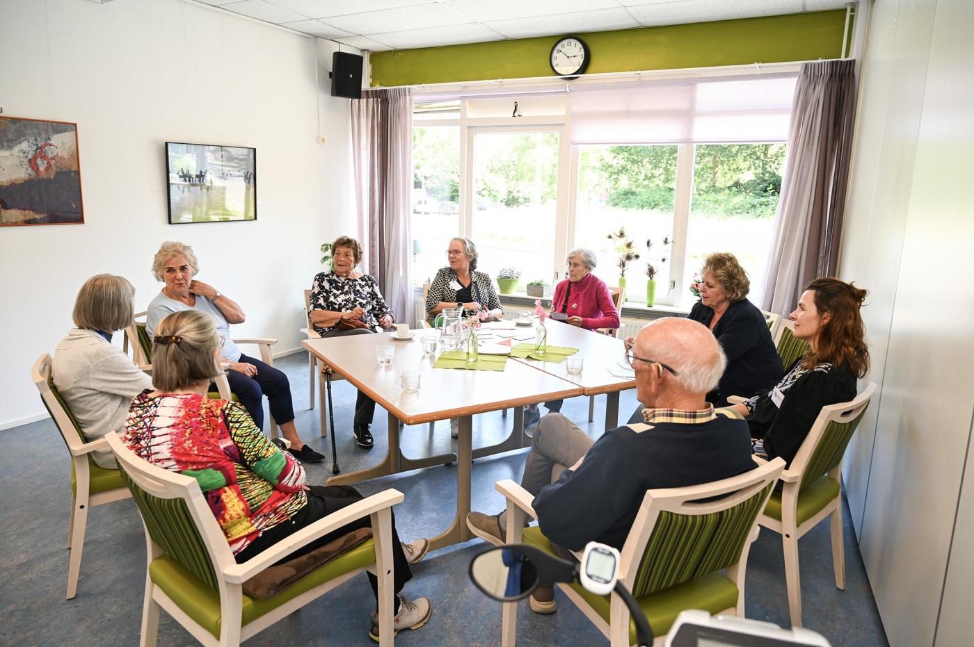 20240607 foto bijeenkomst Samen Sterker 5 - iedereen aan tafel.jpg