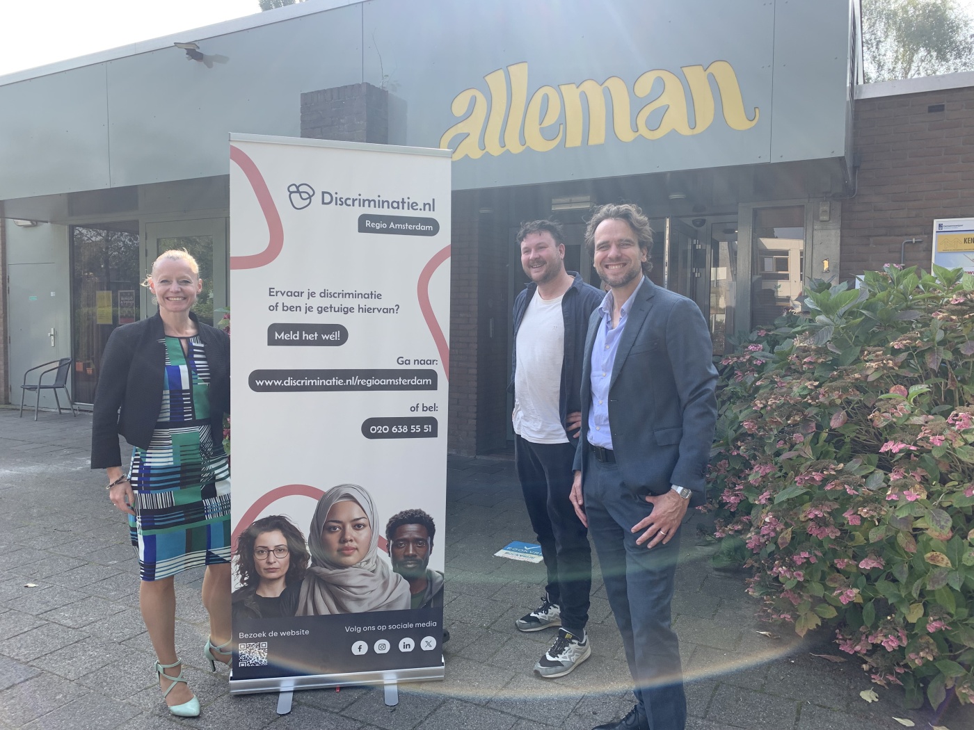 Wethouders Floor Gordon en Marijn van Ballegooijen bij het Meldpunt Discriminatie in Alleman.jpg